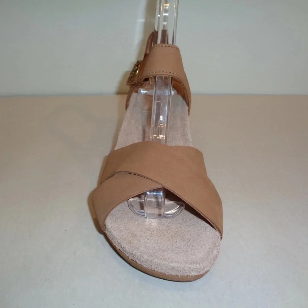 NWOB UGG Australia VEVA Chestnut Leather Wedge Heel Sandals Womens Shoes Size 8
